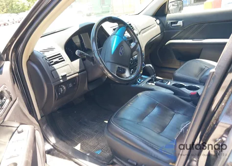 2011 Ford Fusion Sport z USA, uszkodzony, nr VIN 3FAHP0KC2BR199390